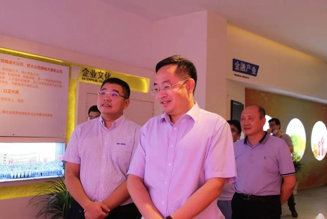抚州市委常委,高新区党工委书记吴建华莅临正邦考察:共话乡情 共谋